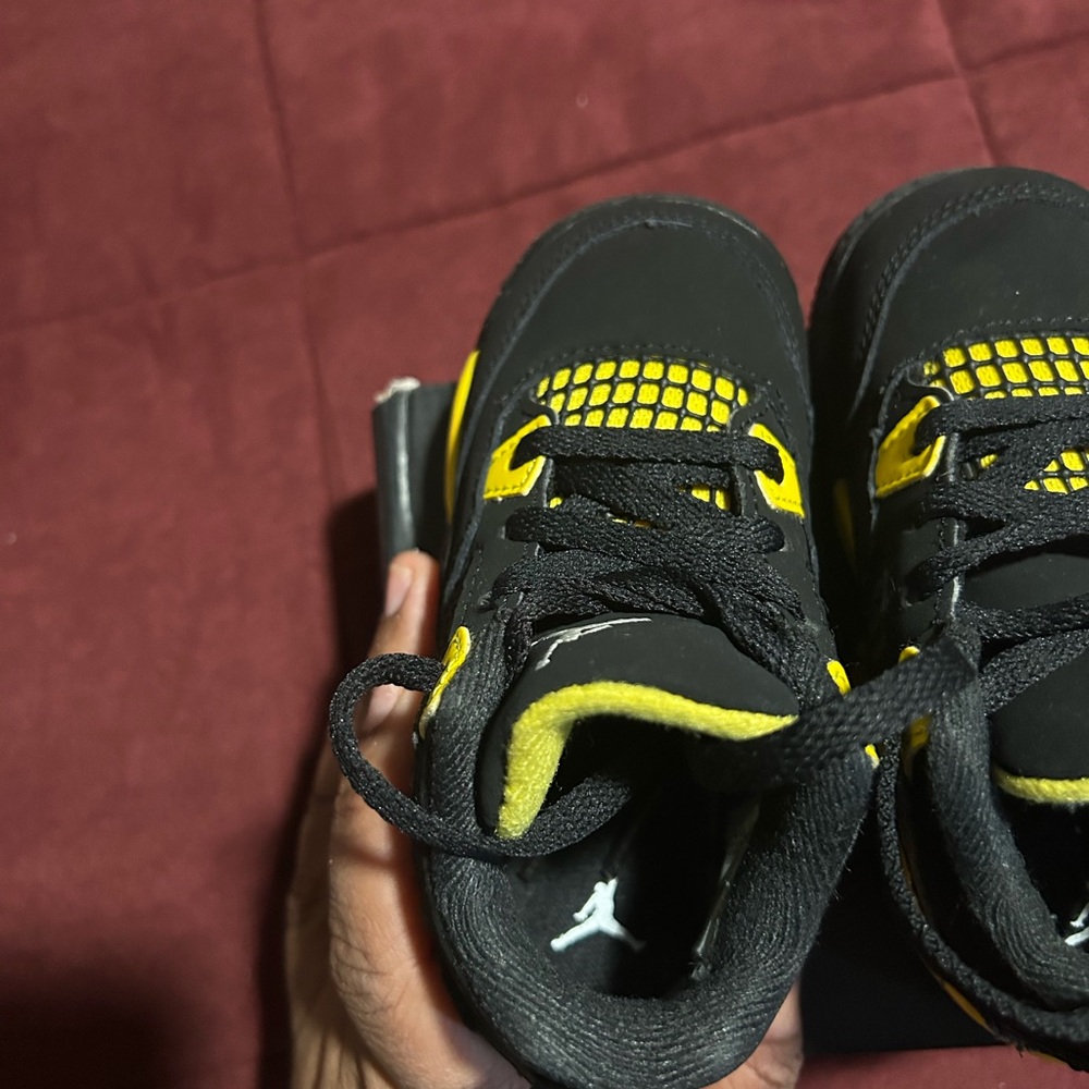 EUC Jordan Kids Air Jordan 4 "Thunder" sneakers/ Size 7C - Black and Yellow - Picture 4 of 6
